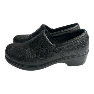 Yuu Bethanee Tooled Black Vegan Clogs WOMENS Size 9.5 M EUC